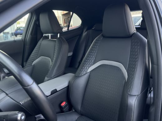 Lexus UX 250h Style+ Edition | Leder | Camera | Carplay | 18 inch | Dodehoek ActivLease financial lease