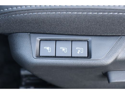 Peugeot 2008 1.2 PURETECH 130PK GT PACK AUTOMAAT / NAVI / LEDER / CLIMA / LED / PDC / 17" LMV / KEYLESS / ALCA... ActivLease financial lease