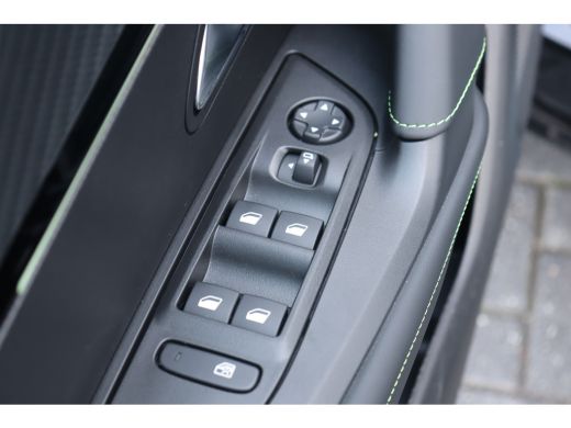 Peugeot 2008 1.2 PURETECH 130PK GT PACK AUTOMAAT / NAVI / LEDER / CLIMA / LED / PDC / 17" LMV / KEYLESS / ALCA... ActivLease financial lease