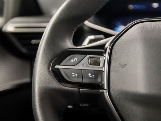 Peugeot 208 1.2 PureTech Allure Sport Automaat (VIRTUAL COCKPIT, APPLE CARPLAY, GROOT NAVI, LEDER, 360 CAMERA... ActivLease financial lease
