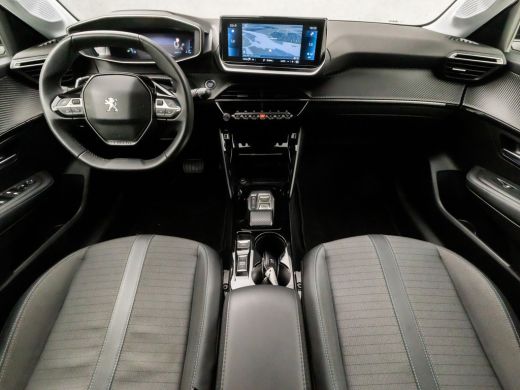 Peugeot 208 1.2 PureTech Allure Sport Automaat (VIRTUAL COCKPIT, APPLE CARPLAY, GROOT NAVI, LEDER, 360 CAMERA... ActivLease financial lease