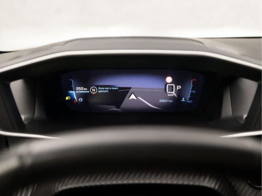 Peugeot 208 1.2 PureTech Allure Sport Automaat (VIRTUAL COCKPIT, APPLE CARPLAY, GROOT NAVI, LEDER, 360 CAMERA... ActivLease financial lease