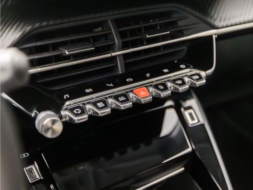 Peugeot 208 1.2 PureTech Allure Sport Automaat (VIRTUAL COCKPIT, APPLE CARPLAY, GROOT NAVI, LEDER, 360 CAMERA... ActivLease financial lease