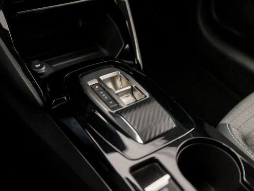 Peugeot 208 1.2 PureTech Allure Sport Automaat (VIRTUAL COCKPIT, APPLE CARPLAY, GROOT NAVI, LEDER, 360 CAMERA... ActivLease financial lease