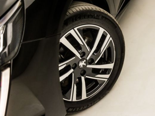 Peugeot 208 1.2 PureTech Allure Sport Automaat (VIRTUAL COCKPIT, APPLE CARPLAY, GROOT NAVI, LEDER, 360 CAMERA... ActivLease financial lease