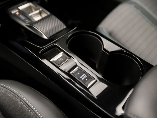 Peugeot 208 1.2 PureTech Allure Sport Automaat (VIRTUAL COCKPIT, APPLE CARPLAY, GROOT NAVI, LEDER, 360 CAMERA... ActivLease financial lease