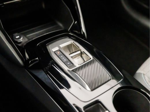 Peugeot 208 1.2 PureTech Allure Sport Automaat (VIRTUAL COCKPIT, APPLE CARPLAY, GROOT NAVI, LEDER, SPORTSTOEL... ActivLease financial lease
