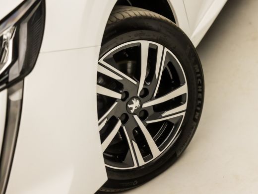 Peugeot 208 1.2 PureTech Allure Sport Automaat (VIRTUAL COCKPIT, APPLE CARPLAY, GROOT NAVI, LEDER, SPORTSTOEL... ActivLease financial lease