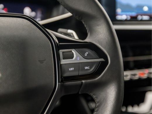 Peugeot 208 1.2 PureTech Allure Sport Automaat (VIRTUAL COCKPIT, APPLE CARPLAY, GROOT NAVI, LEDER, SPORTSTOEL... ActivLease financial lease