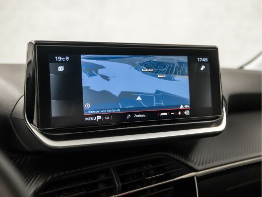 Peugeot 208 1.2 PureTech Allure Sport Automaat (VIRTUAL COCKPIT, APPLE CARPLAY, GROOT NAVI, LEDER, SPORTSTOEL... ActivLease financial lease
