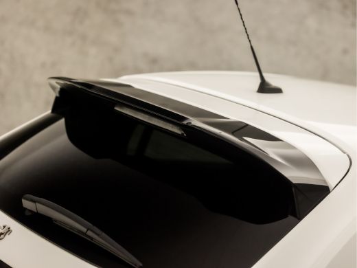 Peugeot 208 1.2 PureTech Allure Sport Automaat (VIRTUAL COCKPIT, APPLE CARPLAY, GROOT NAVI, LEDER, SPORTSTOEL... ActivLease financial lease
