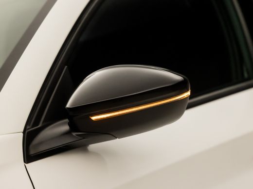 Peugeot 208 1.2 PureTech Allure Sport Automaat (VIRTUAL COCKPIT, APPLE CARPLAY, GROOT NAVI, LEDER, SPORTSTOEL... ActivLease financial lease