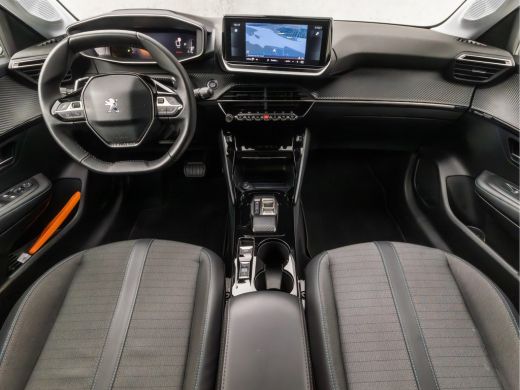 Peugeot 208 1.2 PureTech Allure Sport Automaat (VIRTUAL COCKPIT, APPLE CARPLAY, GROOT NAVI, LEDER, SPORTSTOEL... ActivLease financial lease
