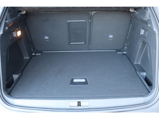 Peugeot 3008 1.2 PURETECH 130PK ALLURE / NAVI / LEDER / CLIMA / LED / PDC / 18" LMV / KEYLESS / CAMERA / BLUET... ActivLease financial lease