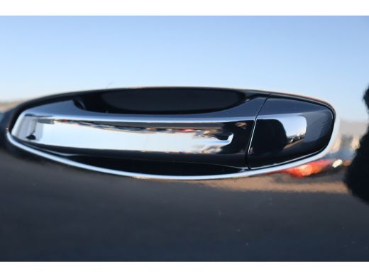 Peugeot 5008 1.2 HYBRID 136PK 7-ZITS ALLURE AUTOMAAT / NAVI / LEDER / CLIMA / FULL-LED / 19" LMV / KEYLESS / 3... ActivLease financial lease