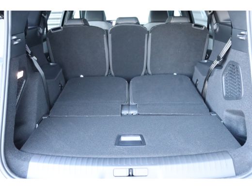 Peugeot 5008 1.2 HYBRID 136PK 7-ZITS ALLURE AUTOMAAT / NAVI / LEDER / CLIMA / FULL-LED / 19" LMV / KEYLESS / 3... ActivLease financial lease