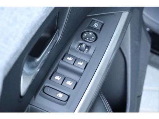 Peugeot 5008 1.2 HYBRID 136PK 7-ZITS ALLURE AUTOMAAT / NAVI / LEDER / CLIMA / FULL-LED / 19" LMV / KEYLESS / 3... ActivLease financial lease