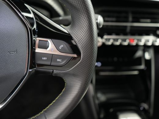 Peugeot e-2008 EV GT Pack 50 kWh | Achteruitrijcamera | Airco (automatisch) | Apple Carplay/Android Auto|telefoo... ActivLease financial lease