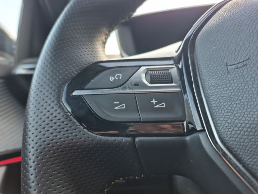 Peugeot e-2008 EV GT Pack 50 kWh Leder/Alcantara | Panoramadak | Stoel + Voorruitverwarming ActivLease financial lease
