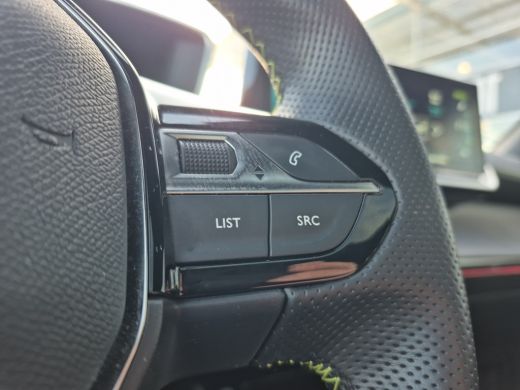 Peugeot e-2008 EV GT Pack 50 kWh Leder/Alcantara | Panoramadak | Stoel + Voorruitverwarming ActivLease financial lease