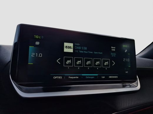 Peugeot e-2008 EV GT Pack 50 kWh Leder/Alcantara | Panoramadak | Stoel + Voorruitverwarming ActivLease financial lease