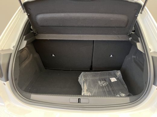 Peugeot e-208 EV Active 50 kWh Carplay | Cruise Control | Airco | Elek. Ramen | Centrale Vergrendeling | DAB | ... ActivLease financial lease