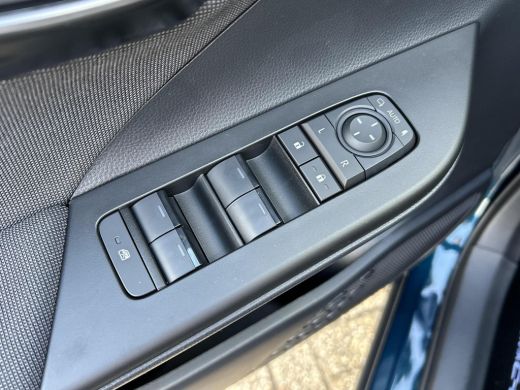 Toyota C-HR 1.8 Hybrid 140 Dynamic | Nieuwe auto | Direct uit voorraad leverbaar | ActivLease financial lease