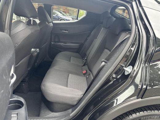 Toyota C-HR 1.8 Hybrid Dynamic | 06-10141018 Voor meer informatie ActivLease financial lease