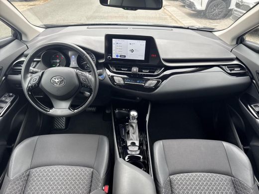 Toyota C-HR 1.8 Hybrid Dynamic | 06-10141018 Voor meer informatie ActivLease financial lease