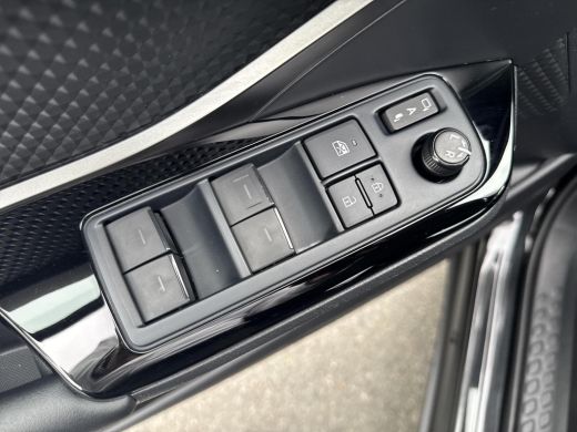 Toyota C-HR 1.8 Hybrid Dynamic | 06-10141018 Voor meer informatie ActivLease financial lease