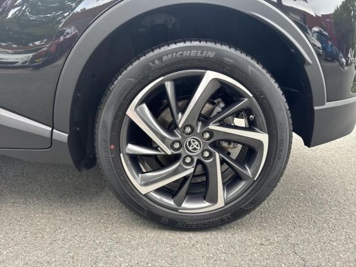 Toyota C-HR 1.8 Hybrid Dynamic | 06-10141018 Voor meer informatie ActivLease financial lease