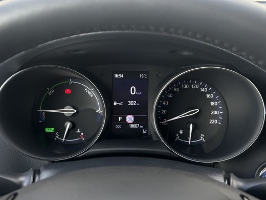 Toyota C-HR 2.0 Hybrid Team D | Navi | Carplay | Dodehoek | Park Assist | Camera ActivLease financial lease