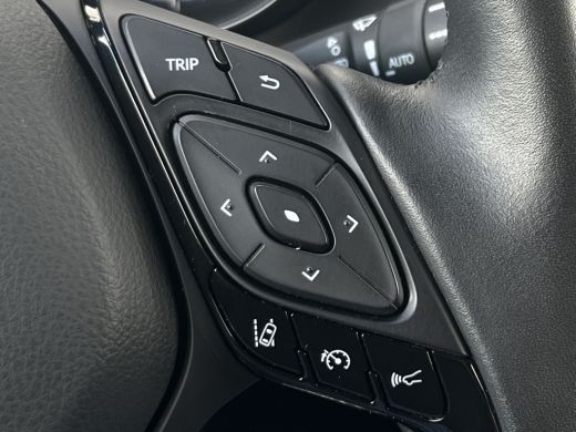 Toyota C-HR 2.0 Hybrid Team D | Navi | Carplay | Dodehoek | Park Assist | Camera ActivLease financial lease