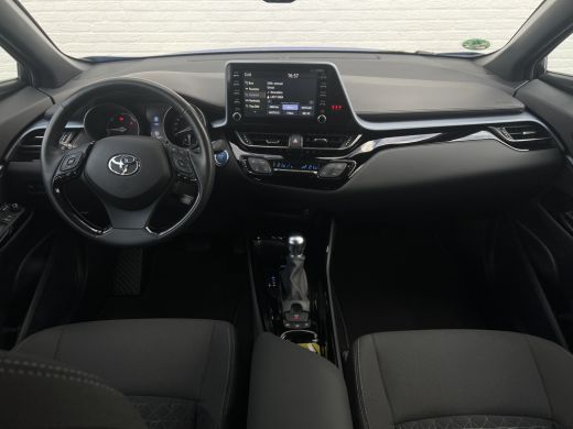 Toyota C-HR 2.0 Hybrid Team D | Navi | Carplay | Dodehoek | Park Assist | Camera ActivLease financial lease