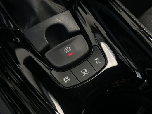 Toyota C-HR 2.0 Hybrid Bi-Tone | Navi | Carplay | Dodehoek | Park Assist | Camera ActivLease financial lease