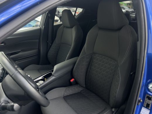 Toyota C-HR 2.0 Hybrid Bi-Tone | Navi | Carplay | Dodehoek | Park Assist | Camera ActivLease financial lease