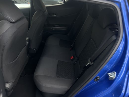 Toyota C-HR 2.0 Hybrid Team D | Navi | Carplay | Dodehoek | Park Assist | Camera ActivLease financial lease
