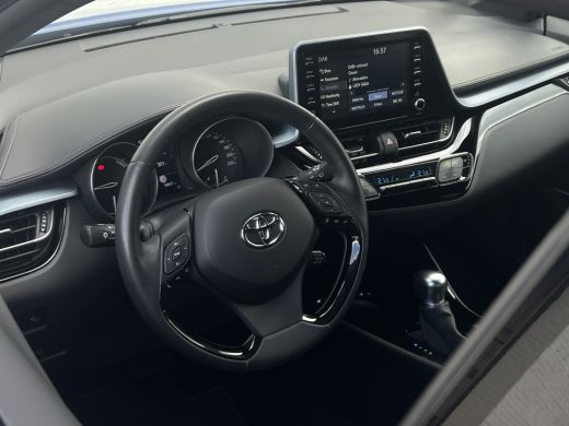 Toyota C-HR 2.0 Hybrid Team D | Navi | Carplay | Dodehoek | Park Assist | Camera ActivLease financial lease