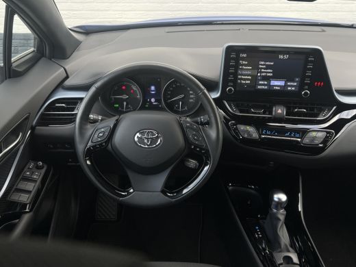 Toyota C-HR 2.0 Hybrid Bi-Tone | Navi | Carplay | Dodehoek | Park Assist | Camera ActivLease financial lease