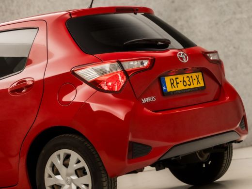 Toyota Yaris 1.0 VVT-i Sport (AIRCO, BLUETOOTH, ELEK RAMEN, GETINT GLAS, SPORTSTOELEN, MULTIFUNCTIONEEL STUURW... ActivLease financial lease