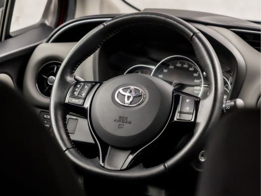 Toyota Yaris 1.0 VVT-i Sport (AIRCO, BLUETOOTH, ELEK RAMEN, GETINT GLAS, SPORTSTOELEN, MULTIFUNCTIONEEL STUURW... ActivLease financial lease
