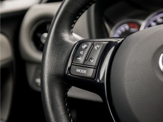 Toyota Yaris 1.0 VVT-i Sport (AIRCO, BLUETOOTH, ELEK RAMEN, GETINT GLAS, SPORTSTOELEN, MULTIFUNCTIONEEL STUURW... ActivLease financial lease