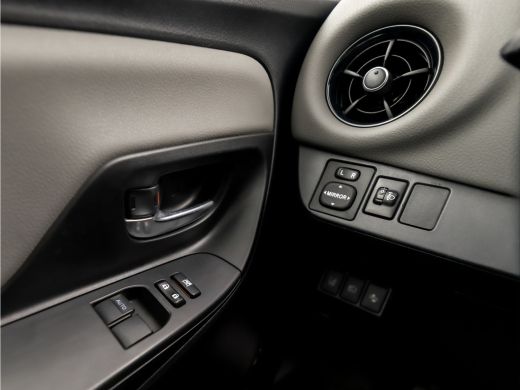 Toyota Yaris 1.0 VVT-i Sport (AIRCO, BLUETOOTH, ELEK RAMEN, GETINT GLAS, SPORTSTOELEN, MULTIFUNCTIONEEL STUURW... ActivLease financial lease