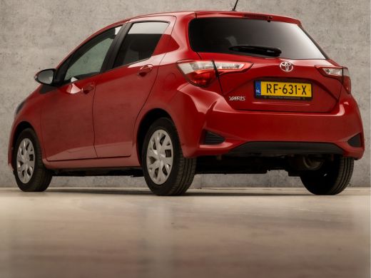 Toyota Yaris 1.0 VVT-i Sport (AIRCO, BLUETOOTH, ELEK RAMEN, GETINT GLAS, SPORTSTOELEN, MULTIFUNCTIONEEL STUURW... ActivLease financial lease
