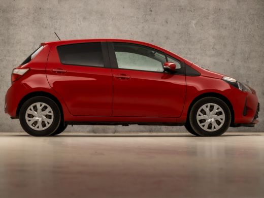 Toyota Yaris 1.0 VVT-i Sport (AIRCO, BLUETOOTH, ELEK RAMEN, GETINT GLAS, SPORTSTOELEN, MULTIFUNCTIONEEL STUURW... ActivLease financial lease