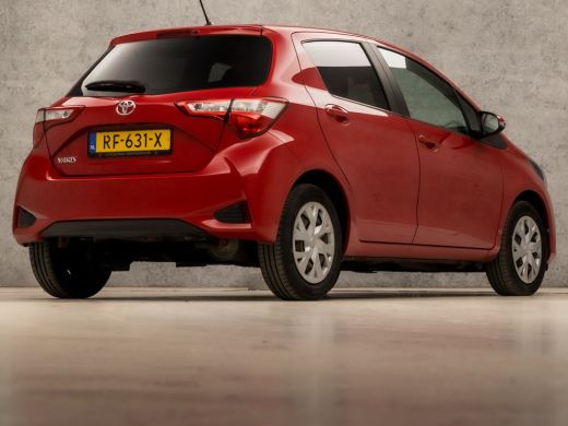 Toyota Yaris 1.0 VVT-i Sport (AIRCO, BLUETOOTH, ELEK RAMEN, GETINT GLAS, SPORTSTOELEN, MULTIFUNCTIONEEL STUURW... ActivLease financial lease