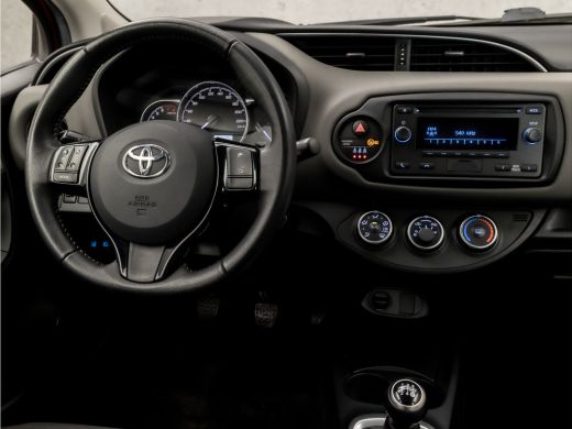 Toyota Yaris 1.0 VVT-i Sport (AIRCO, BLUETOOTH, ELEK RAMEN, GETINT GLAS, SPORTSTOELEN, MULTIFUNCTIONEEL STUURW... ActivLease financial lease
