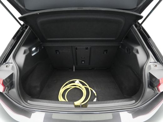 Volkswagen ID.3 First Plus 58 kWh Navigatie Carplay stoel/stuurverwarming Camera 89%SOH Demo TH ActivLease financial lease