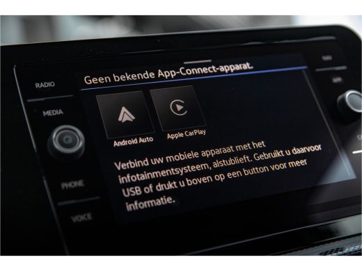 Volkswagen T-Cross 1.0 TSI Life Edition | Trekhaak | Navigatie | PDC V+A | Apple Carplay | Camera achter | ActivLease financial lease