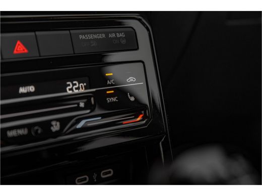 Volkswagen T-Cross 1.0 TSI Life Edition | Trekhaak | Navigatie | PDC V+A | Apple Carplay | Camera achter | ActivLease financial lease